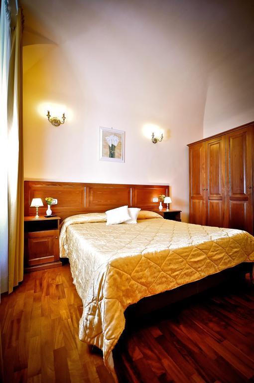 Отель Relais Cavour Рим Экстерьер фото