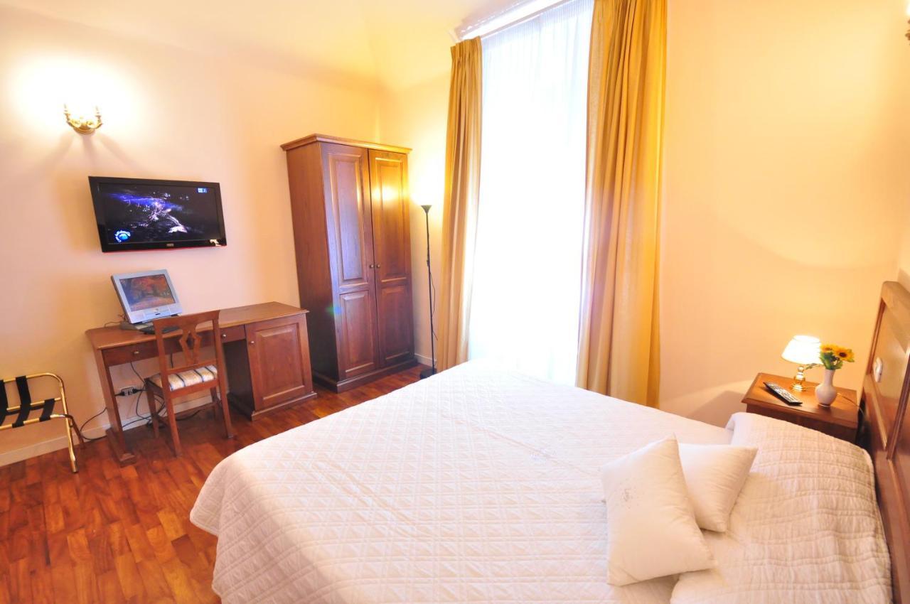 Отель Relais Cavour Рим Экстерьер фото