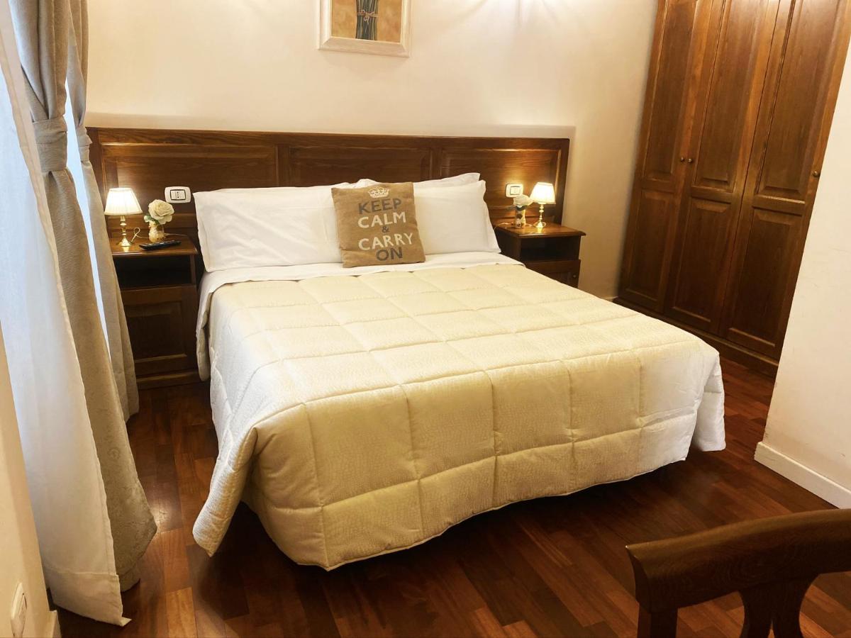 Отель Relais Cavour Рим Экстерьер фото